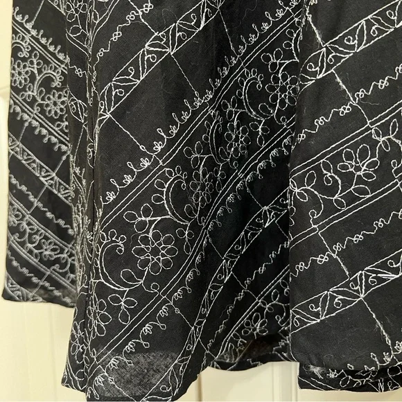 White House Black Market Embroidered Linen Halter Dress in Black, Size 0 - Picture 3 of 7